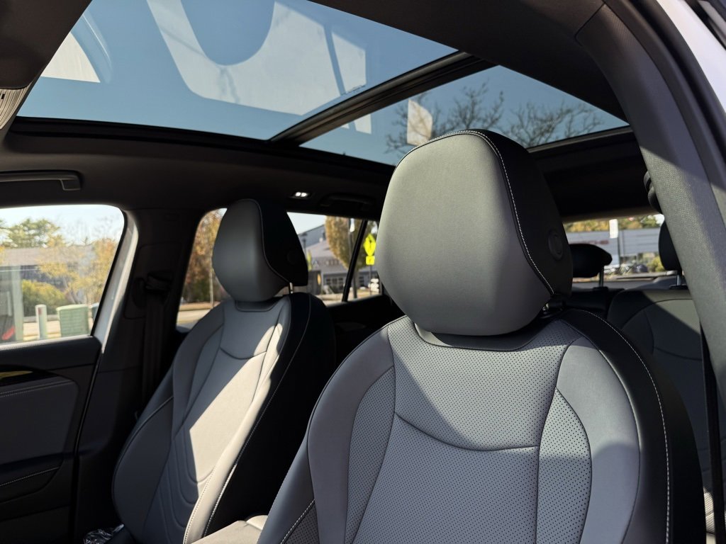 New 2025 Volkswagen Tiguan SE R-Line image 20