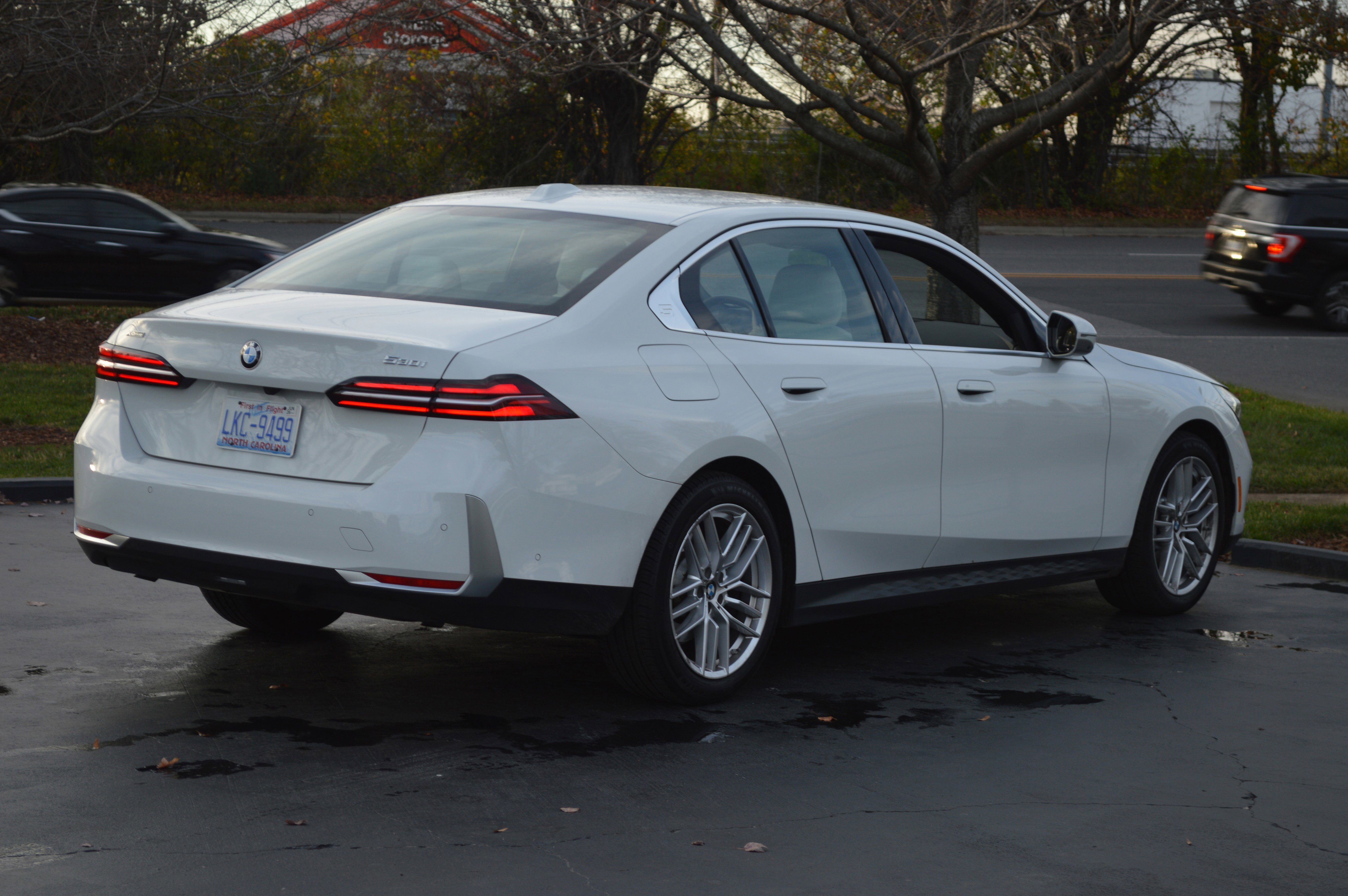 Used 2025 BMW 530i xDrive w/ Premium Package image 8