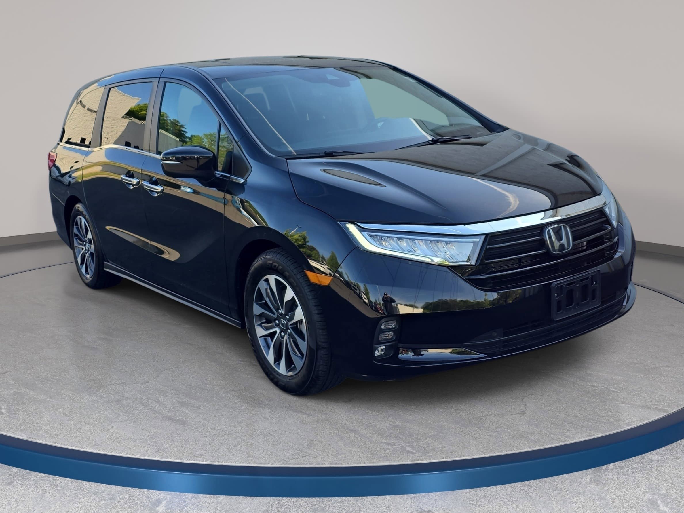 Certified 2024 Honda Odyssey EX-L image 3