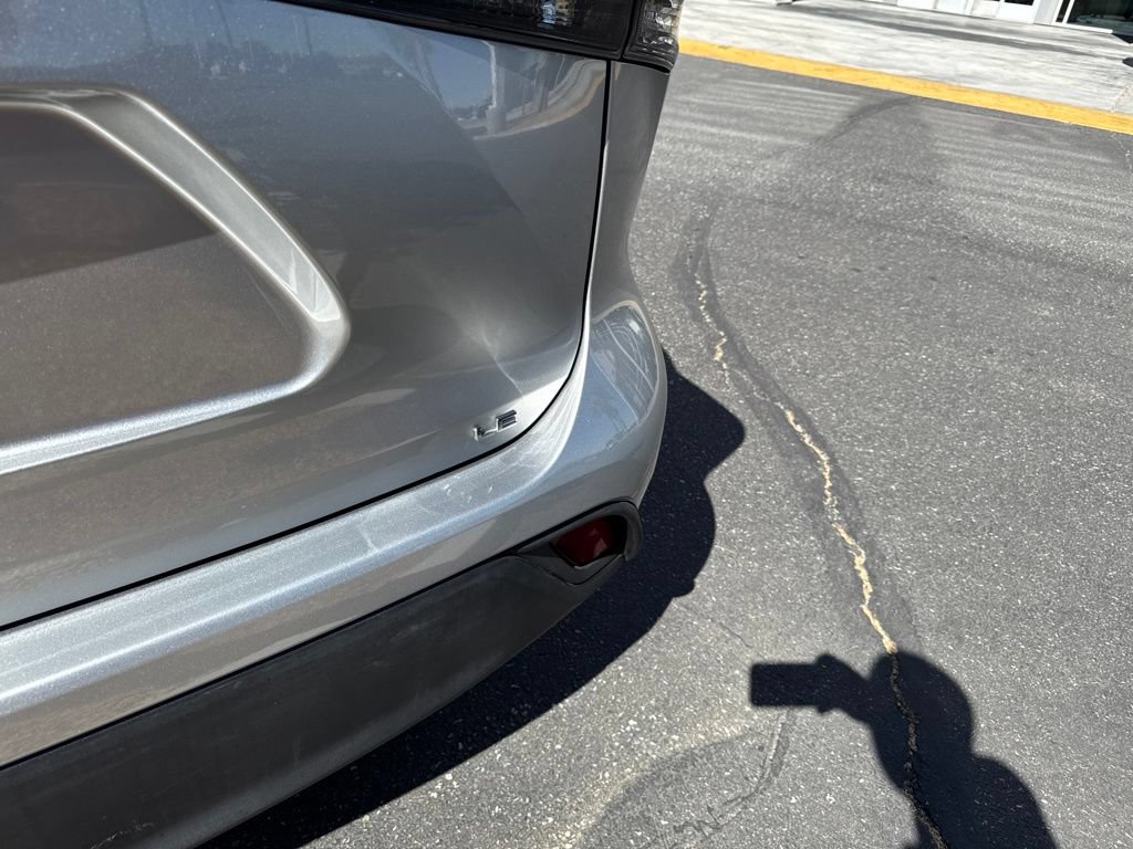 Certified 2025 Toyota Highlander LE FWD image 8