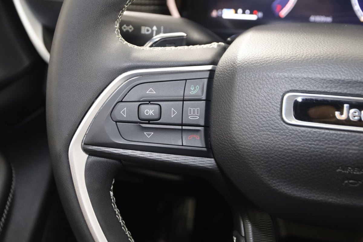 Used 2023 Jeep Grand Cherokee L Laredo AWD/4WD image 28