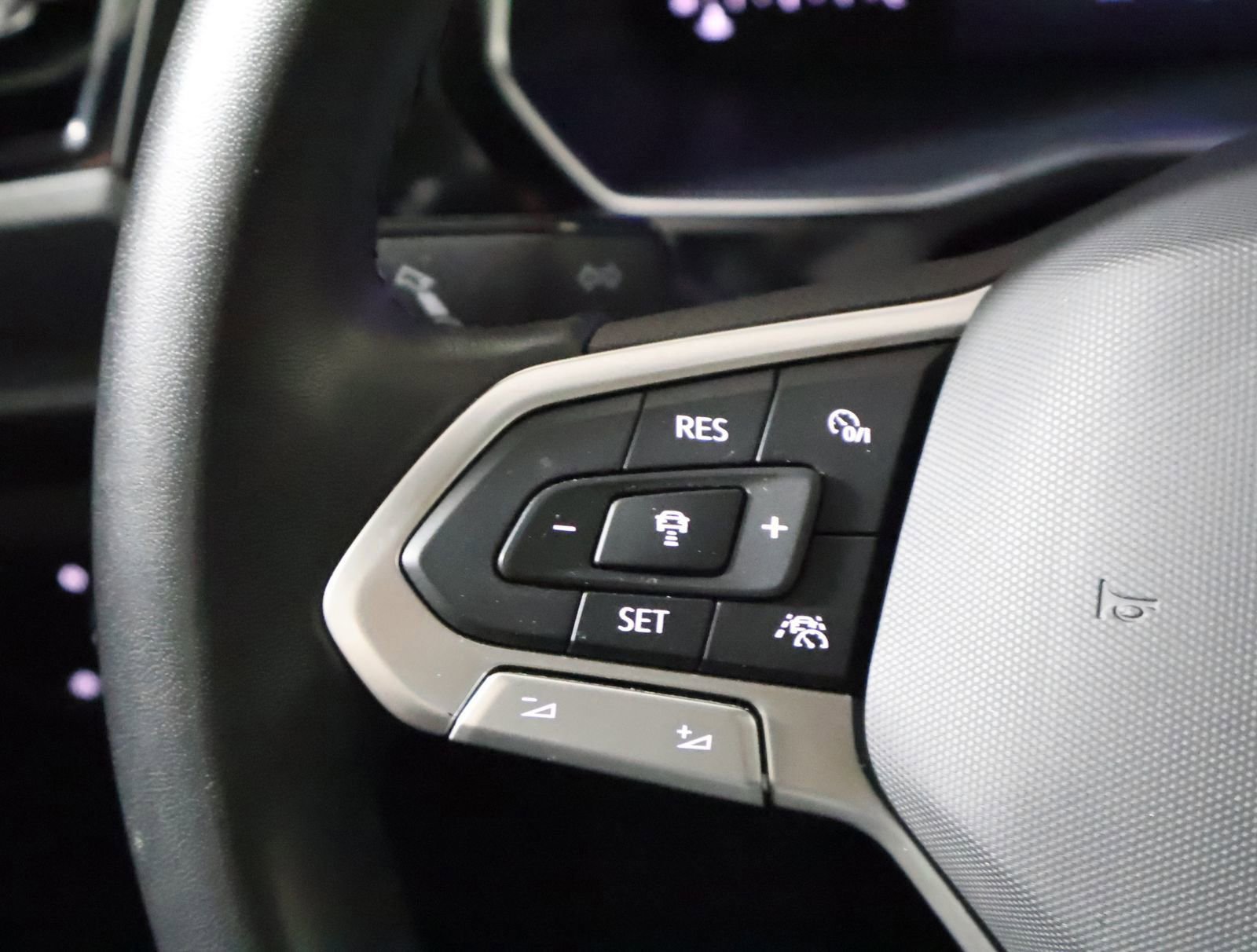 Used 2024 Volkswagen Jetta SE image 38