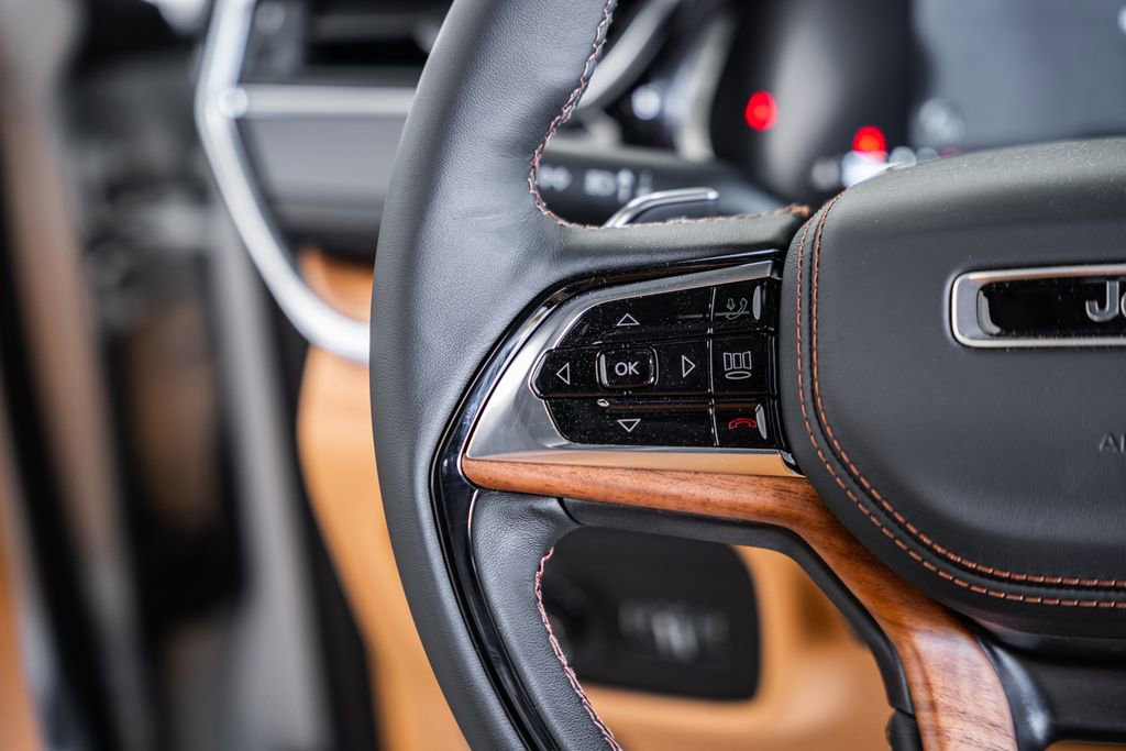 New 2025 Jeep Grand Cherokee Summit image 29