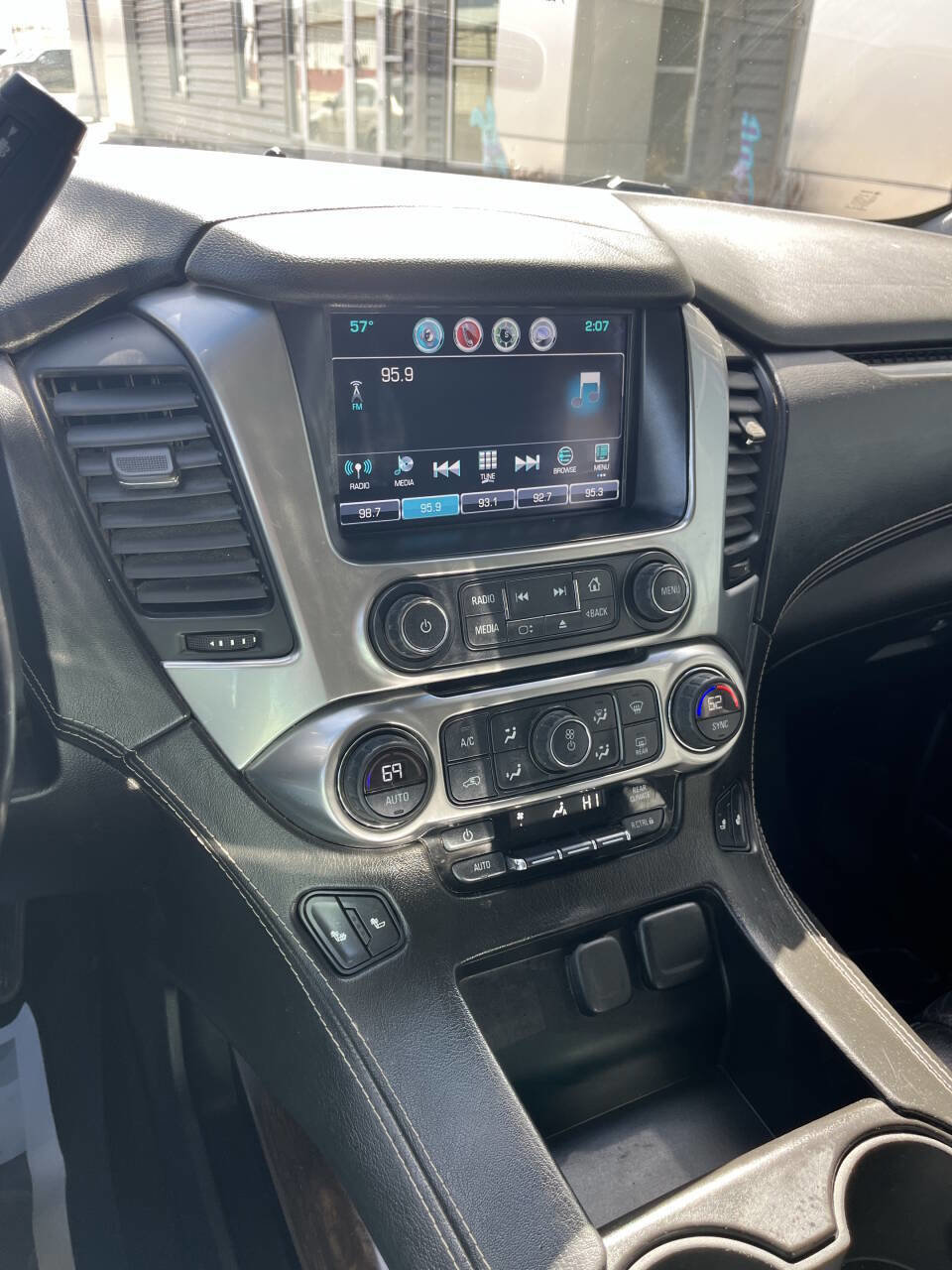Used 2016 Chevrolet Suburban LT image 12