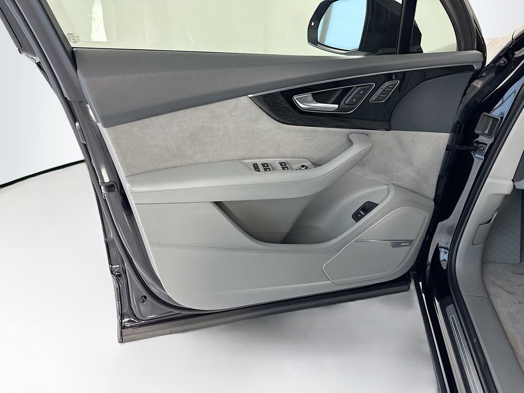 Used 2018 Audi Q7 3.0T Prestige w/ Prestige Package image 26