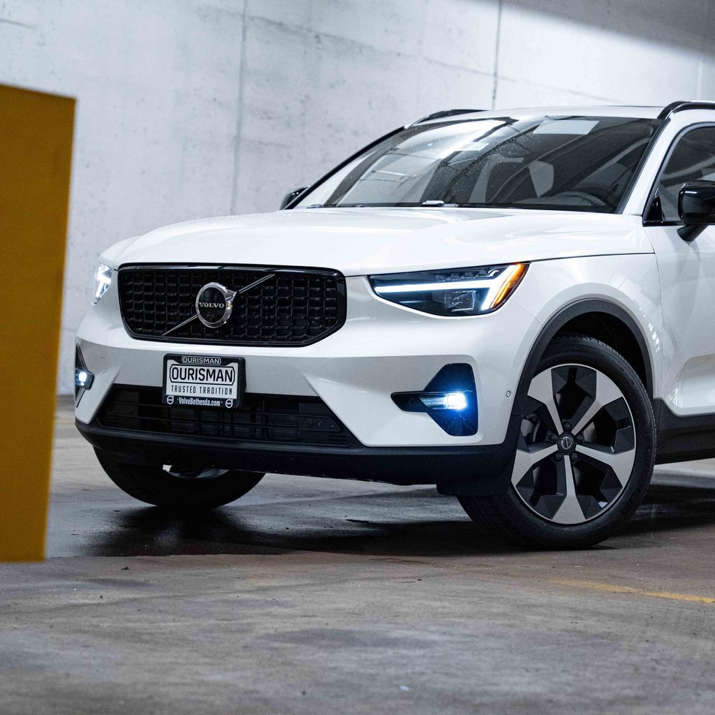 New 2026 Volvo XC40 B5 Plus w/ Protection Package Premier AWD/4WD image 2