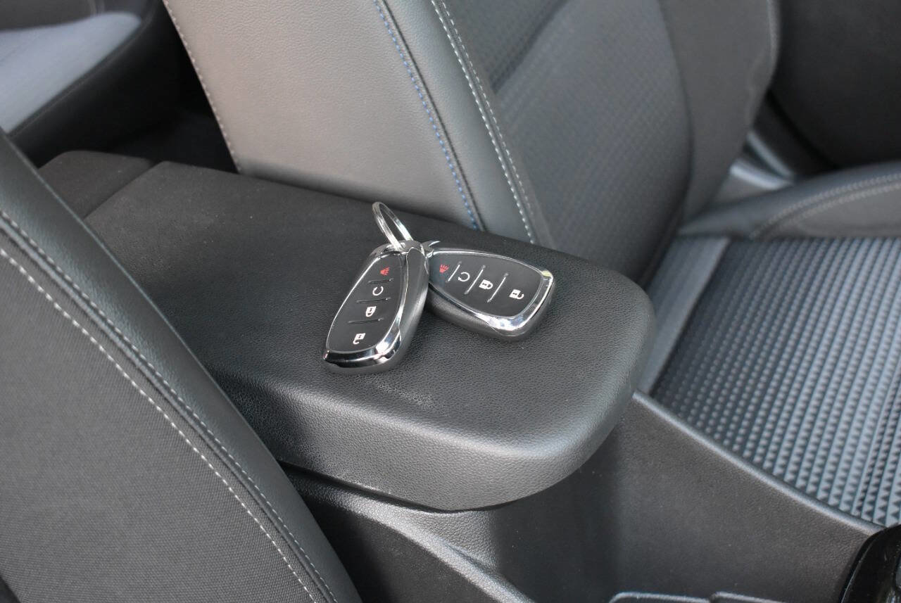 Used 2024 Chevrolet Trax LT w/ Sunroof Package FWD image 38