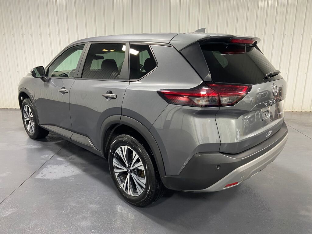 Used 2022 Nissan Rogue SV image 3