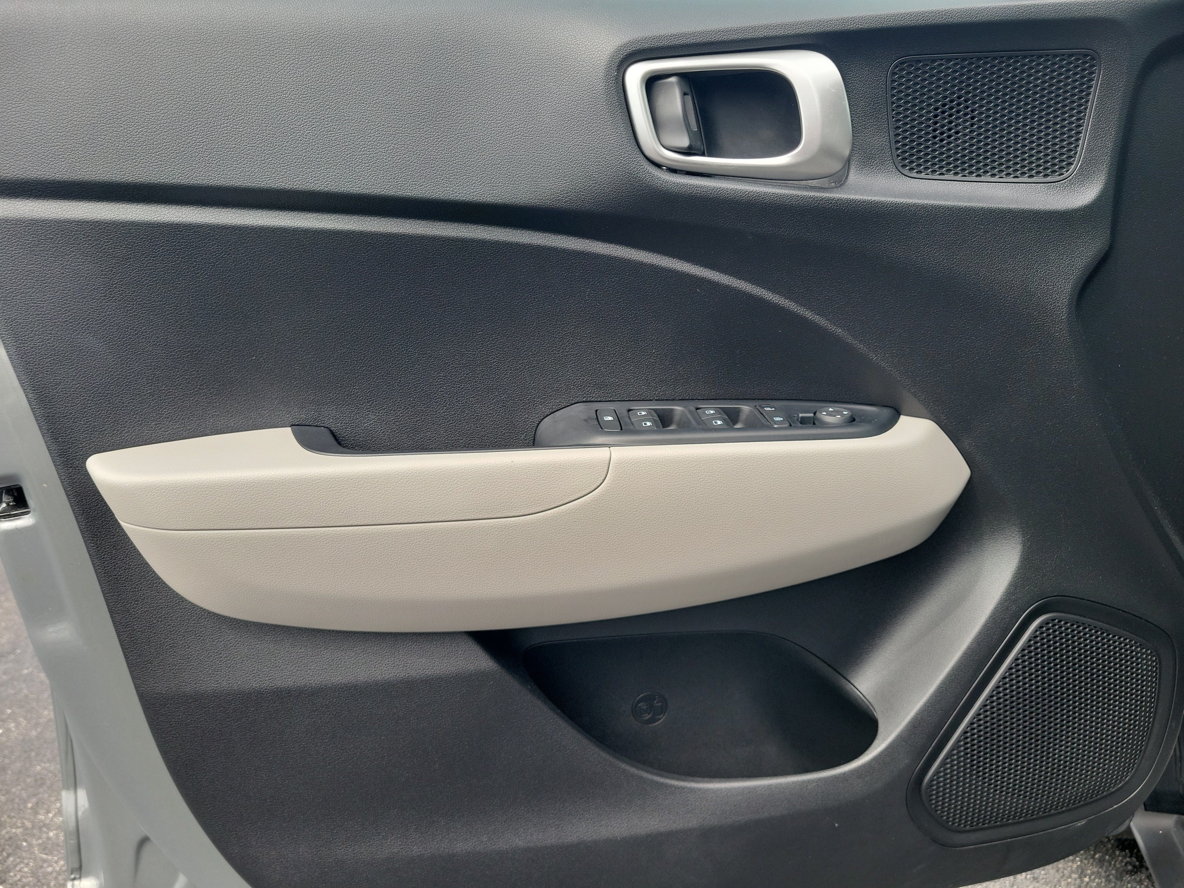 Used 2021 Hyundai Venue SEL FWD image 21