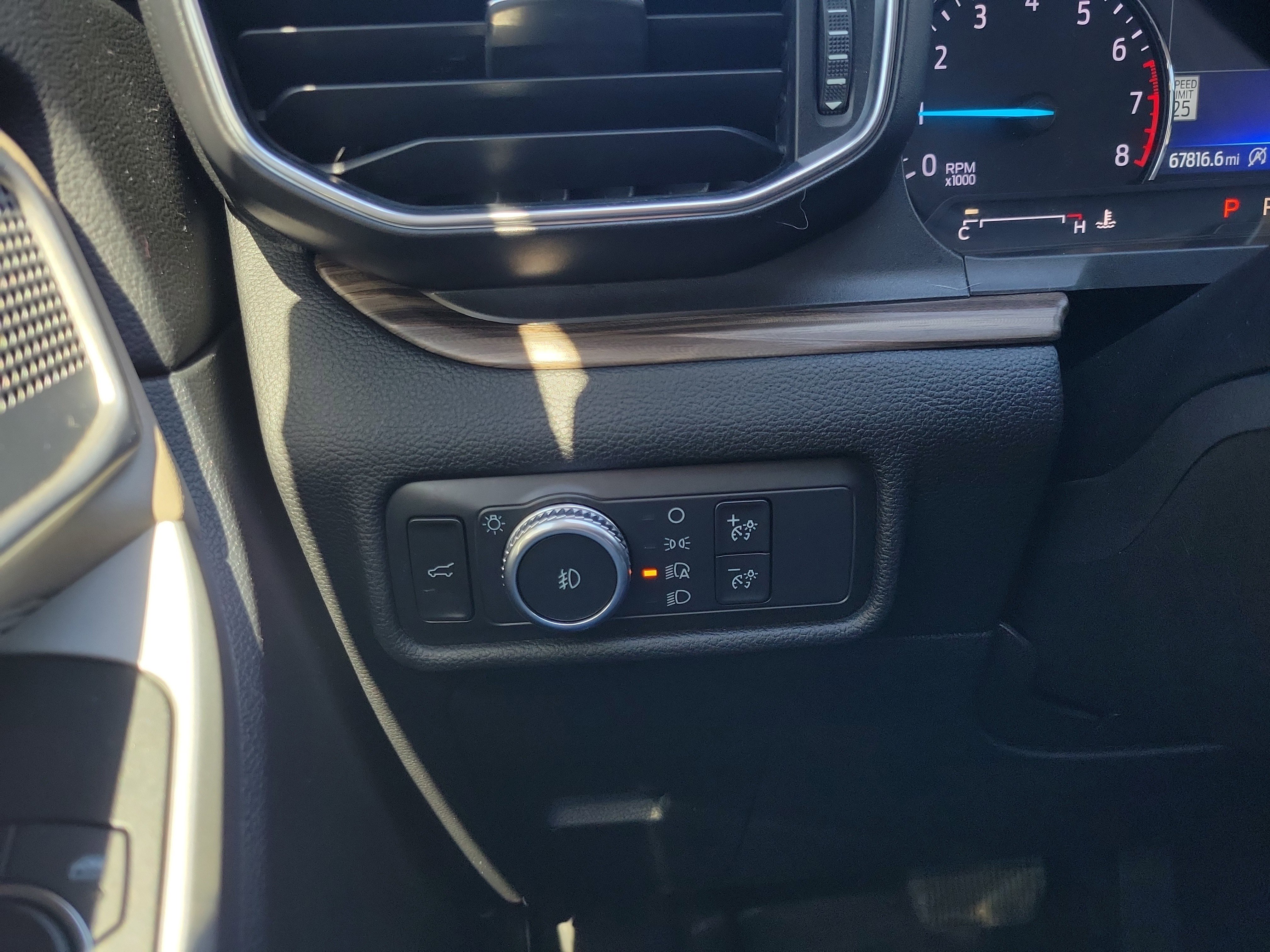 Used 2021 Ford Explorer Limited w/ Equipment Group 301A image 28