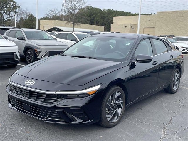 Certified 2025 Hyundai Elantra SEL image 3