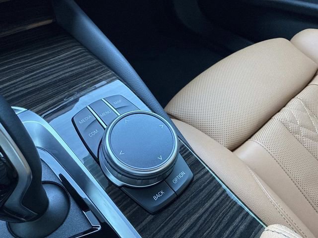 Used 2022 BMW 530e w/ Premium Package image 31