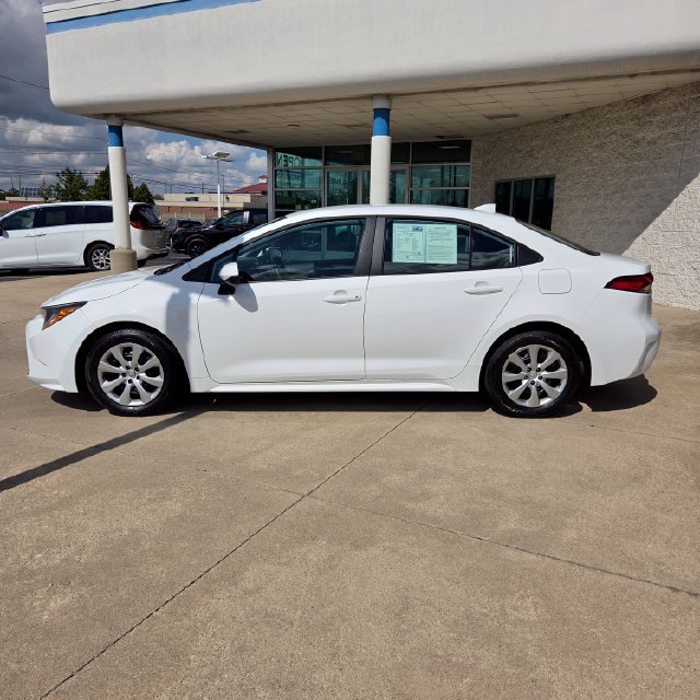 Used 2026 Toyota Corolla LE FWD image 2