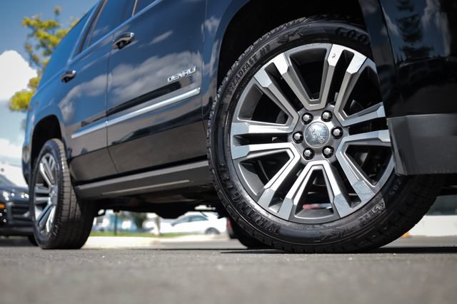 Used 2019 GMC Yukon Denali w/ Denali Ultimate Package AWD/4WD image 14