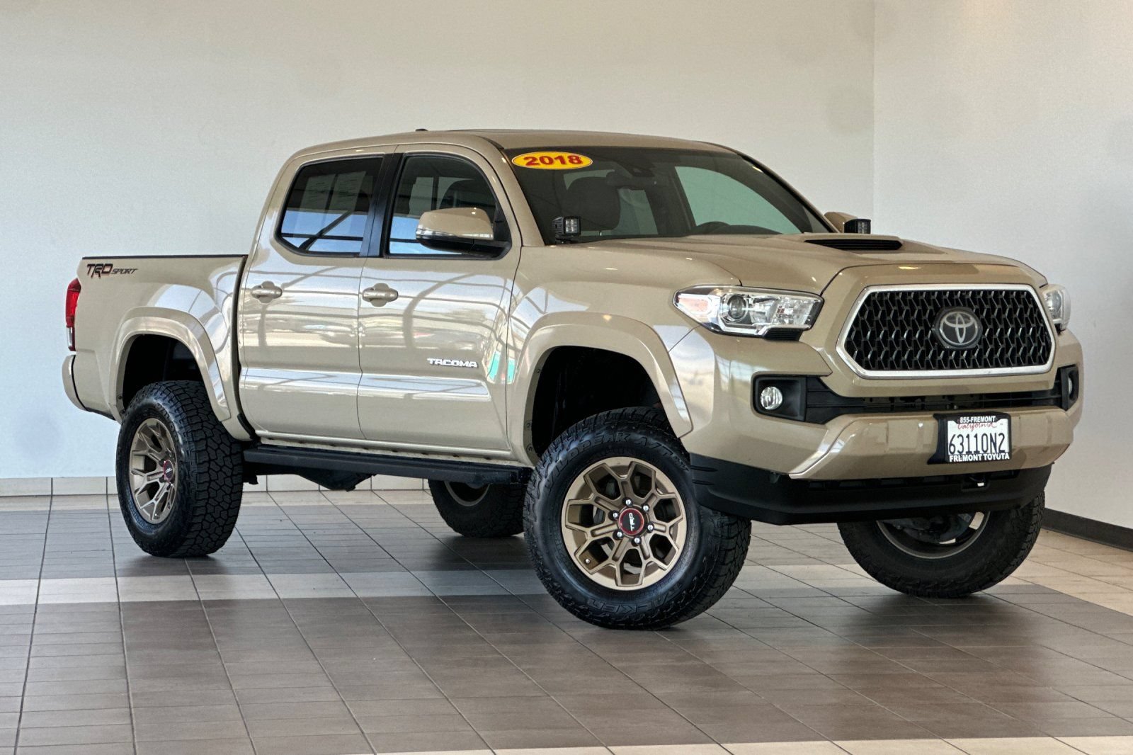 Used 2018 Toyota Tacoma TRD Sport w/ TRD Premium Sport Package RWD image 2