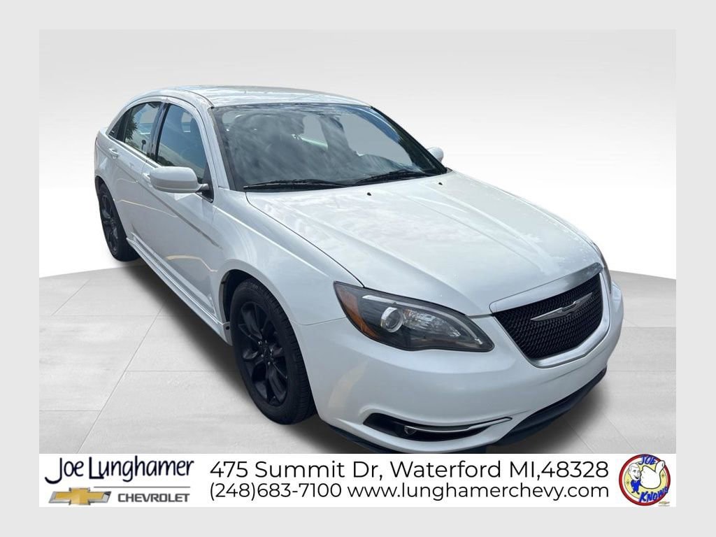 Used 2014 Chrysler 200 Limited w/ 200 Super S Group FWD image 1