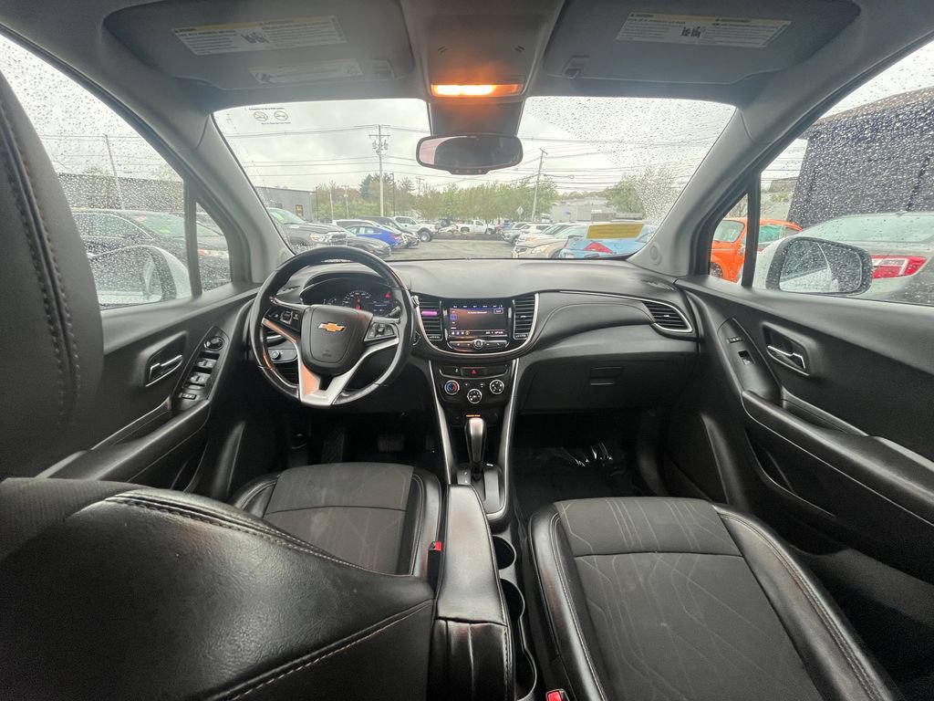 Used 2020 Chevrolet Trax LT w/ LT Convenience Package FWD image 16