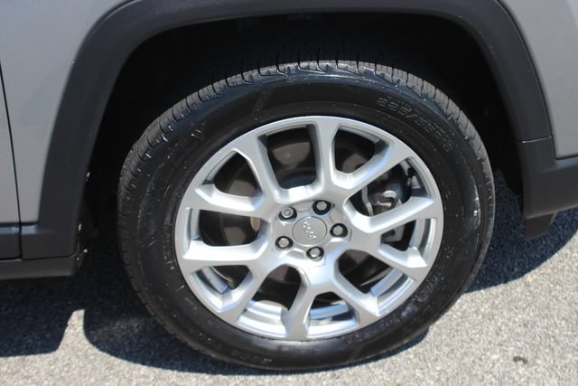 Used 2023 Jeep Compass Latitude AWD/4WD image 35