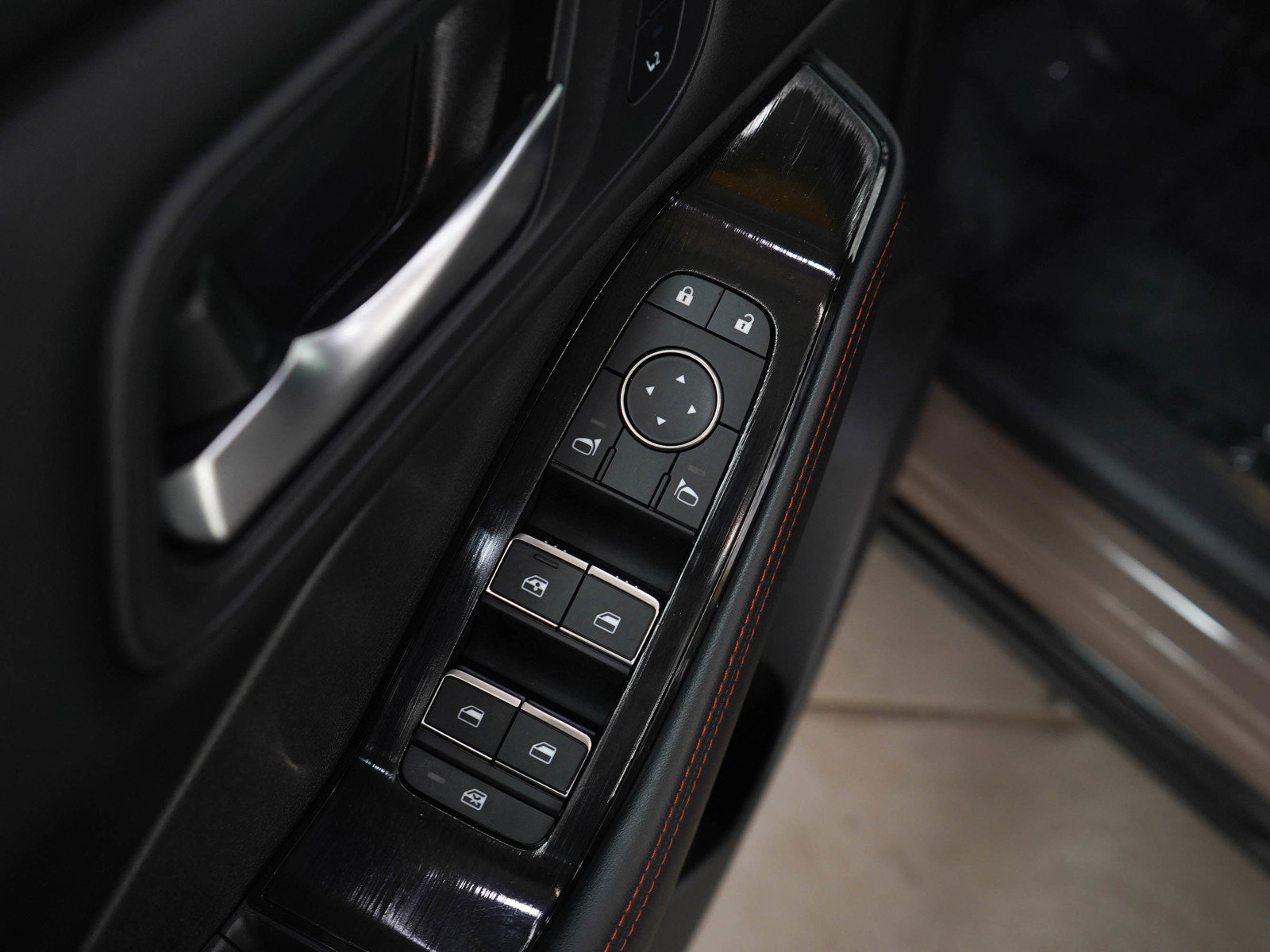 Used 2025 Nissan Rogue SV w/ Rock Creek Premium Package image 21