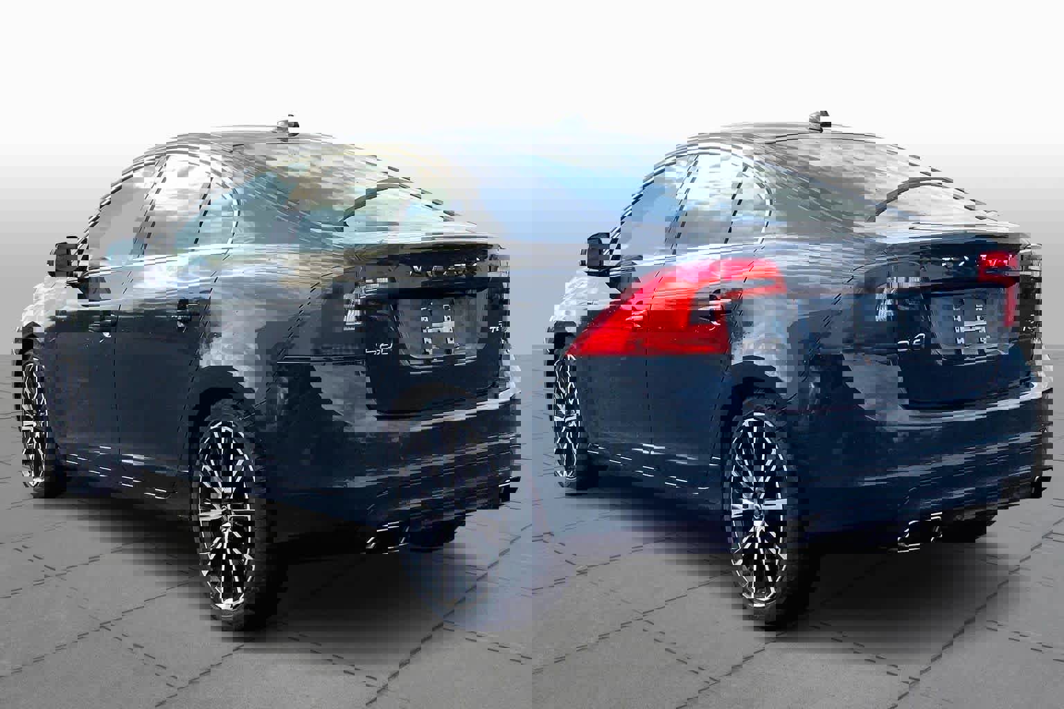 Used 2016 Volvo S60 T5 Premier w/ Convenience Package image 11