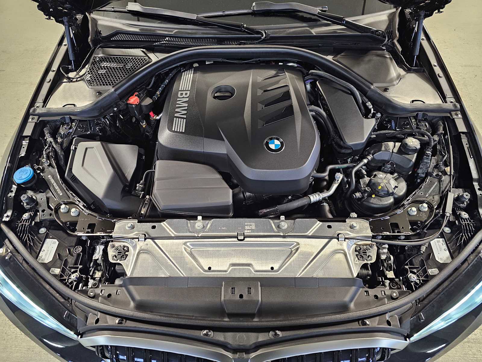 Used 2025 BMW 330i xDrive 330i xDrive w/ Premium Package image 9