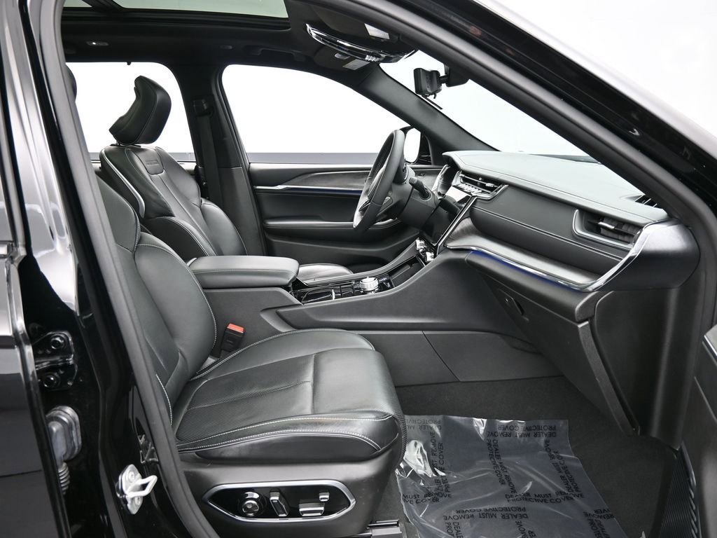 Used 2024 Jeep Grand Cherokee Overland w/ Luxury Tech Group IV image 43