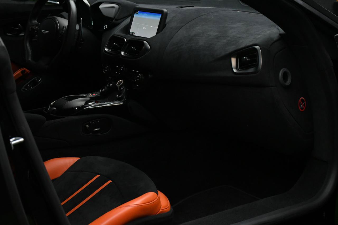 Used 2020 Aston Martin V8 Vantage Coupe RWD image 37