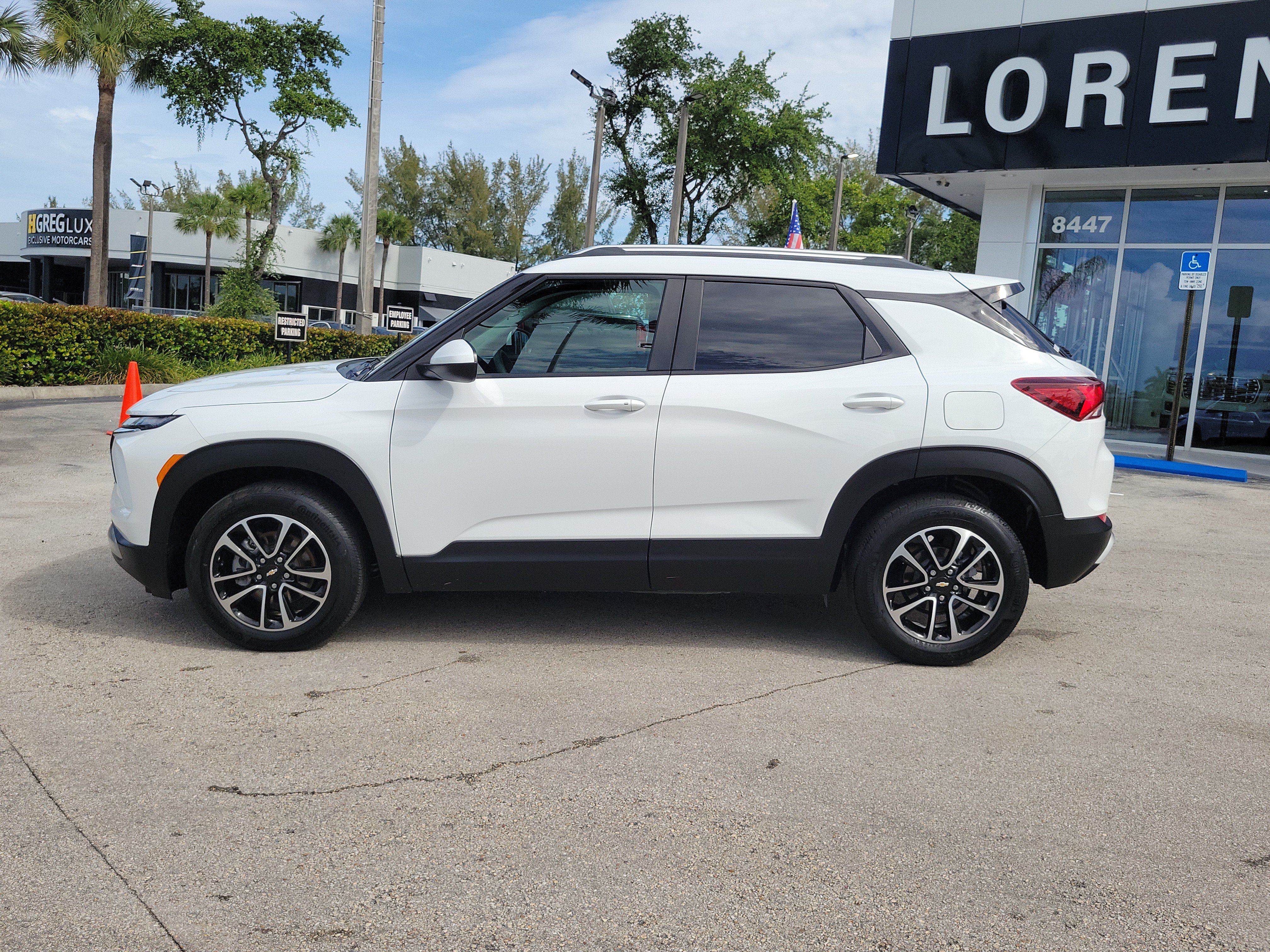 Used 2024 Chevrolet TrailBlazer LT w/ Driver Confidence Package FWD image 8