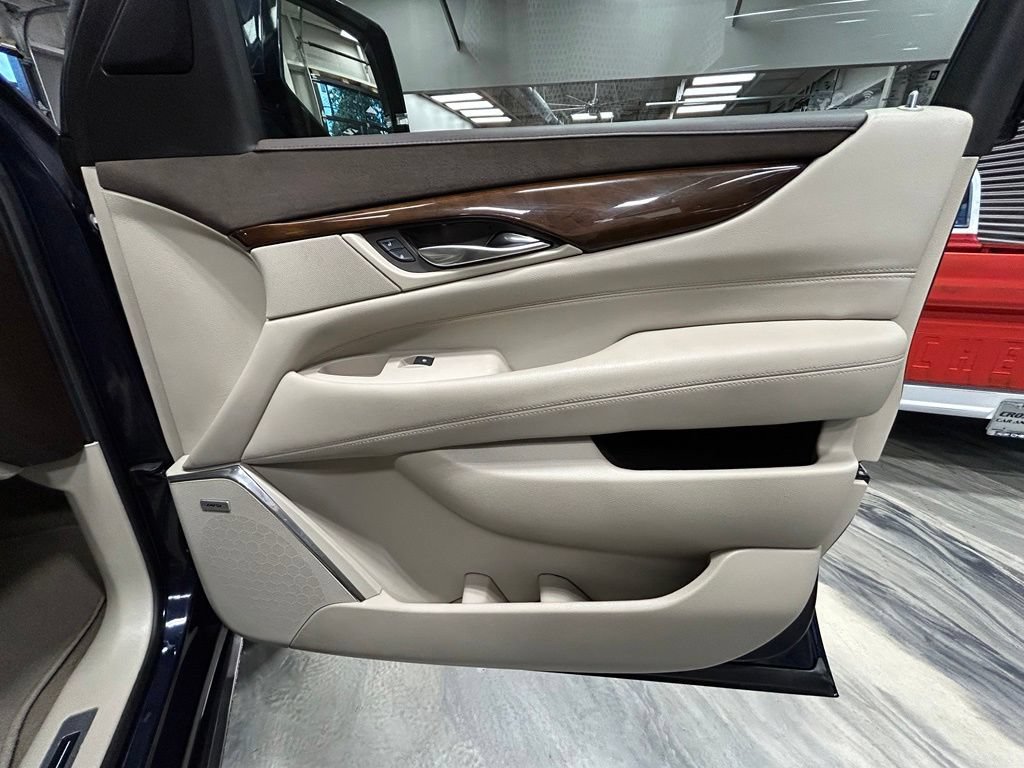 Used 2017 Cadillac Escalade Premium Luxury AWD/4WD image 40