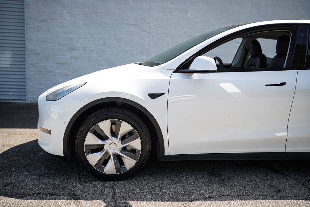 Used 2021 Tesla Model Y Long Range image 11