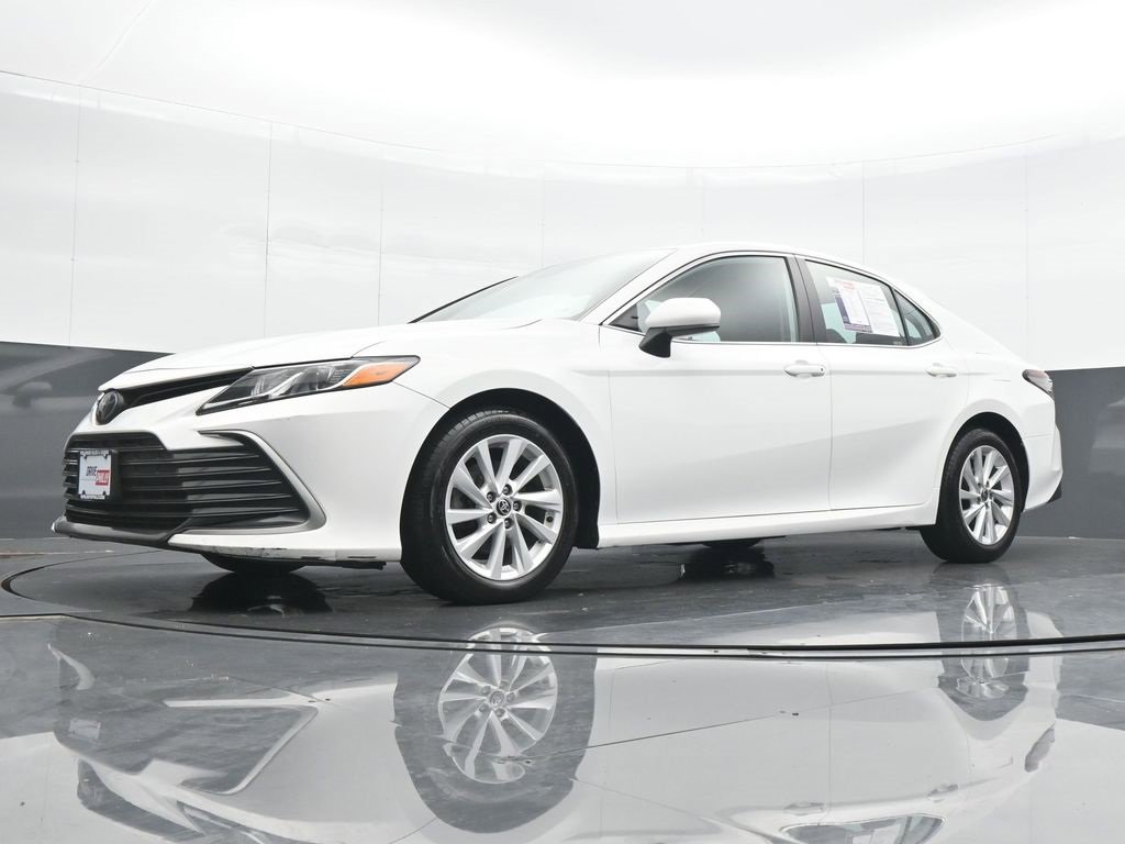 Used 2022 Toyota Camry LE image 17