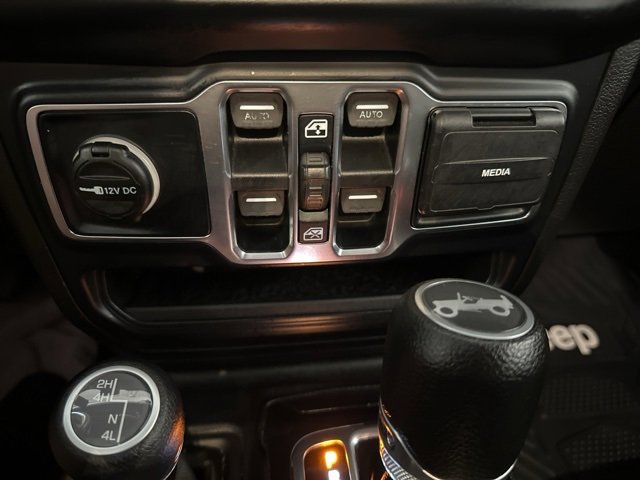 Used 2019 Jeep Wrangler Unlimited Sahara image 23