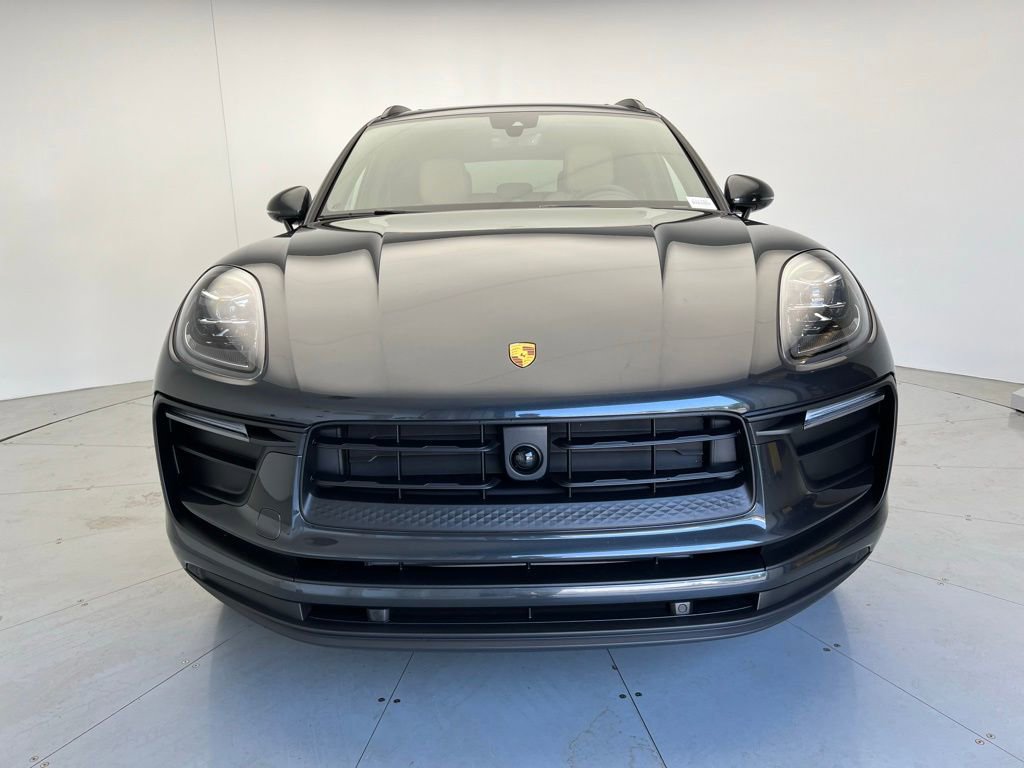 Used 2025 Porsche Macan image 25