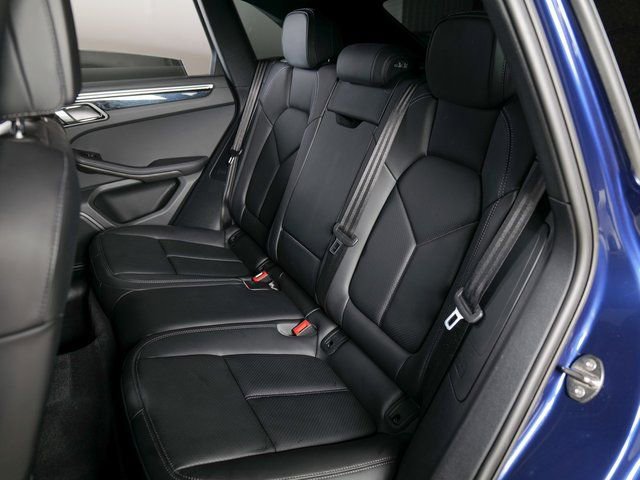 Certified 2023 Porsche Macan image 13