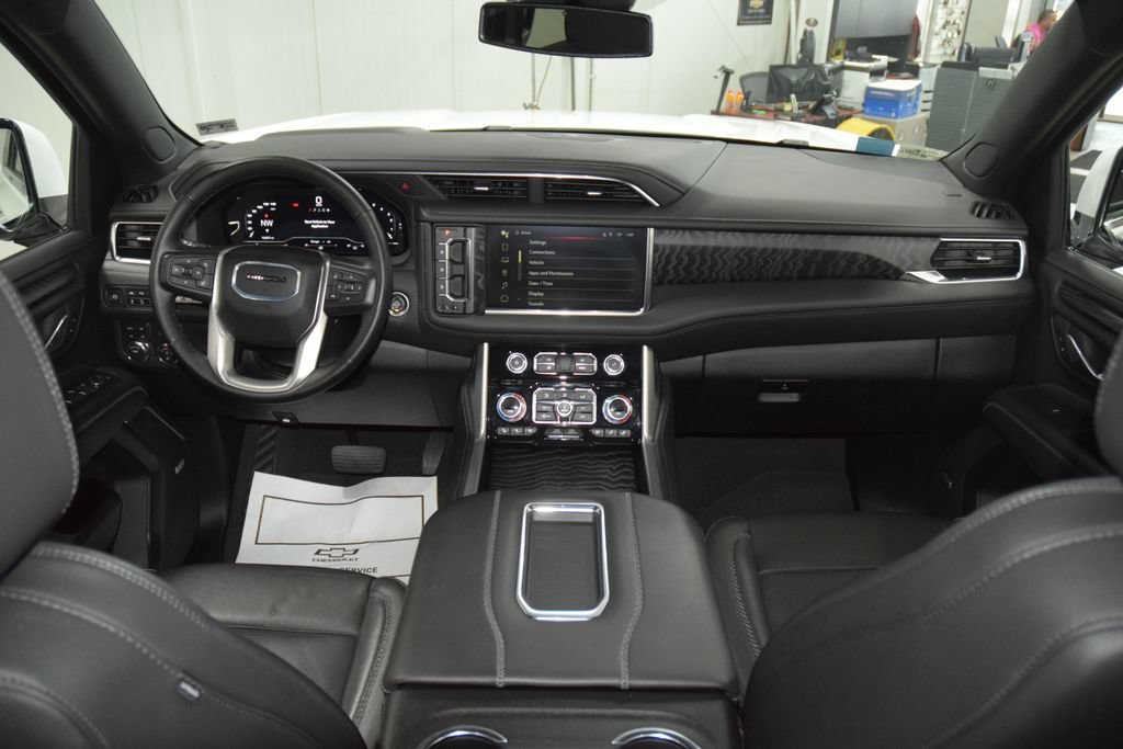 Used 2024 GMC Yukon XL Denali AWD/4WD image 33