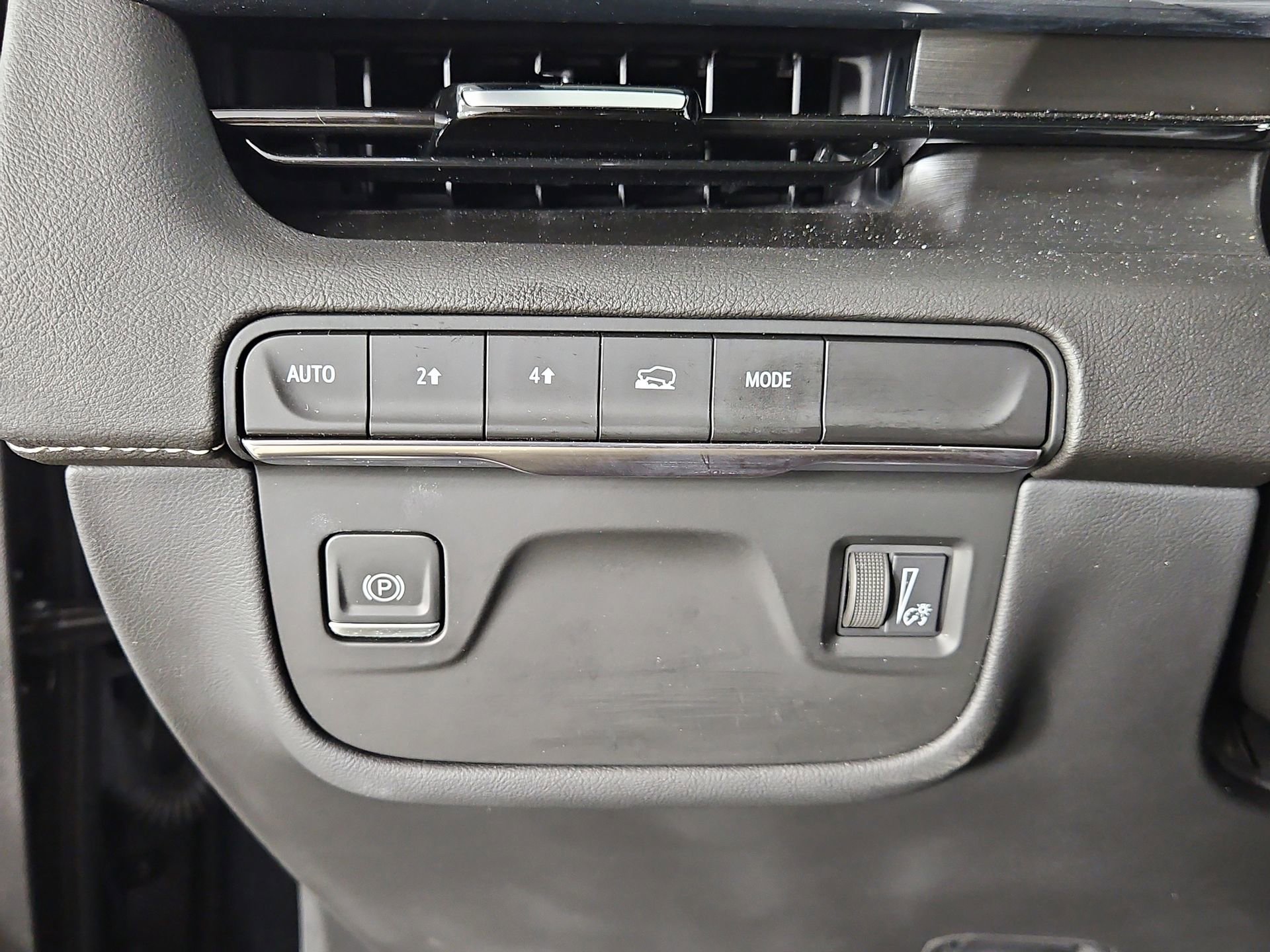 Used 2023 Cadillac Escalade Premium Luxury AWD/4WD image 33