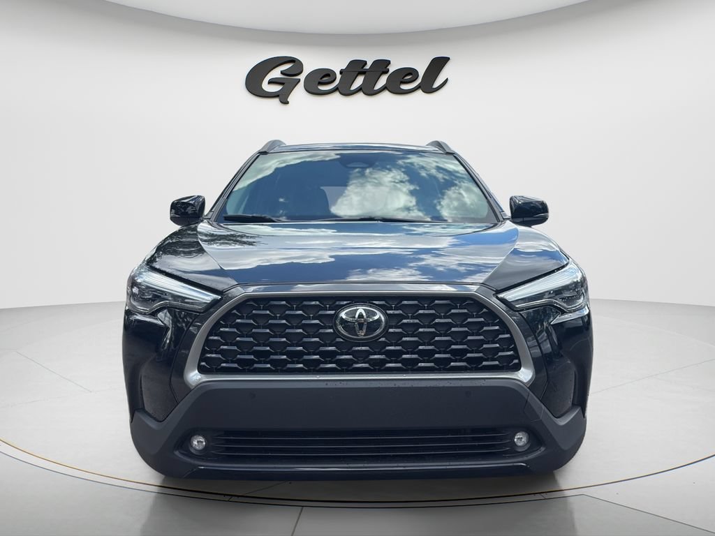 Used 2023 Toyota Corolla Cross XLE FWD image 2