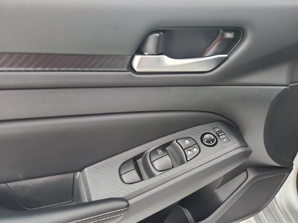 Used 2025 Nissan Altima 2.5 SV FWD image 23