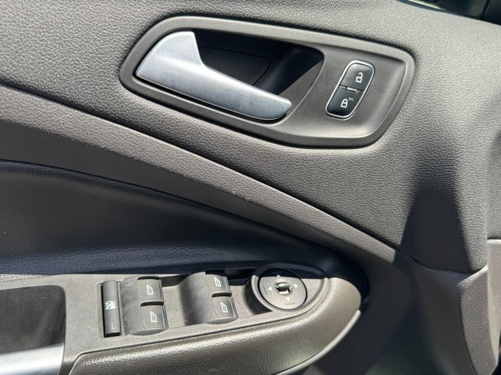Used 2017 Ford Escape SE AWD/4WD image 15