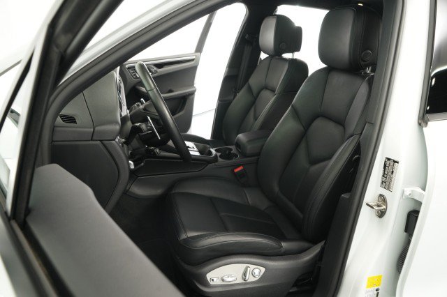 Used 2023 Porsche Macan AWD/4WD image 30