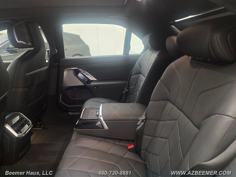 Used 2024 BMW i7 xDrive60 w/ M Sport Package RWD image 25
