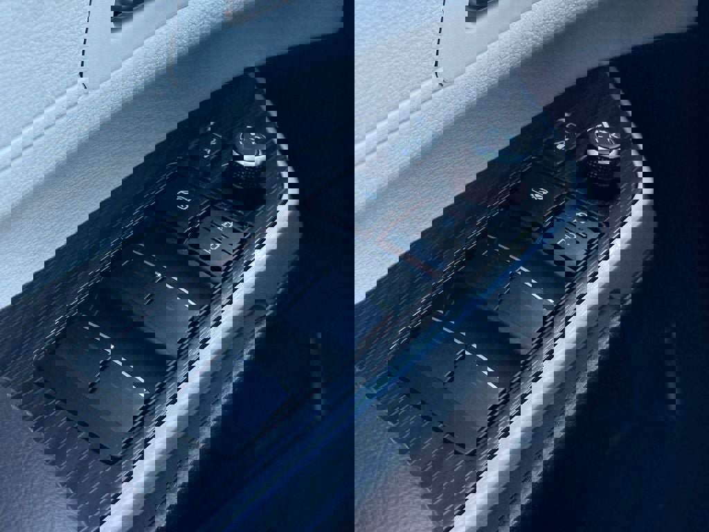 Used 2023 Toyota Sienna Platinum image 20