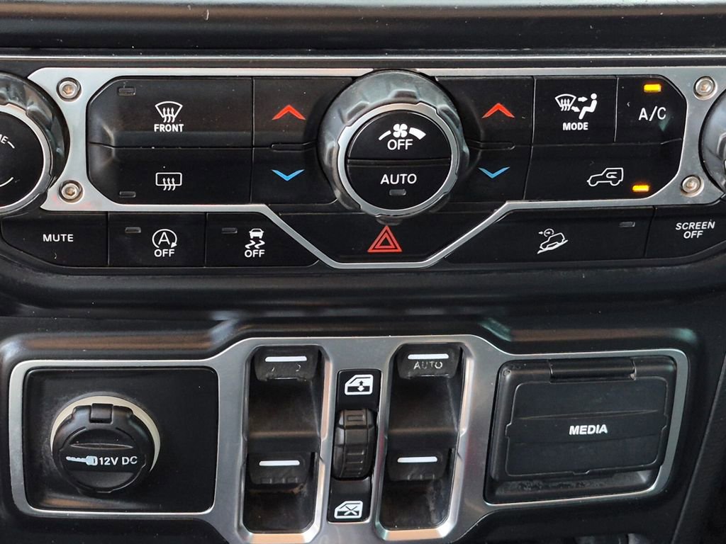 Used 2018 Jeep Wrangler Unlimited Sahara AWD/4WD image 23