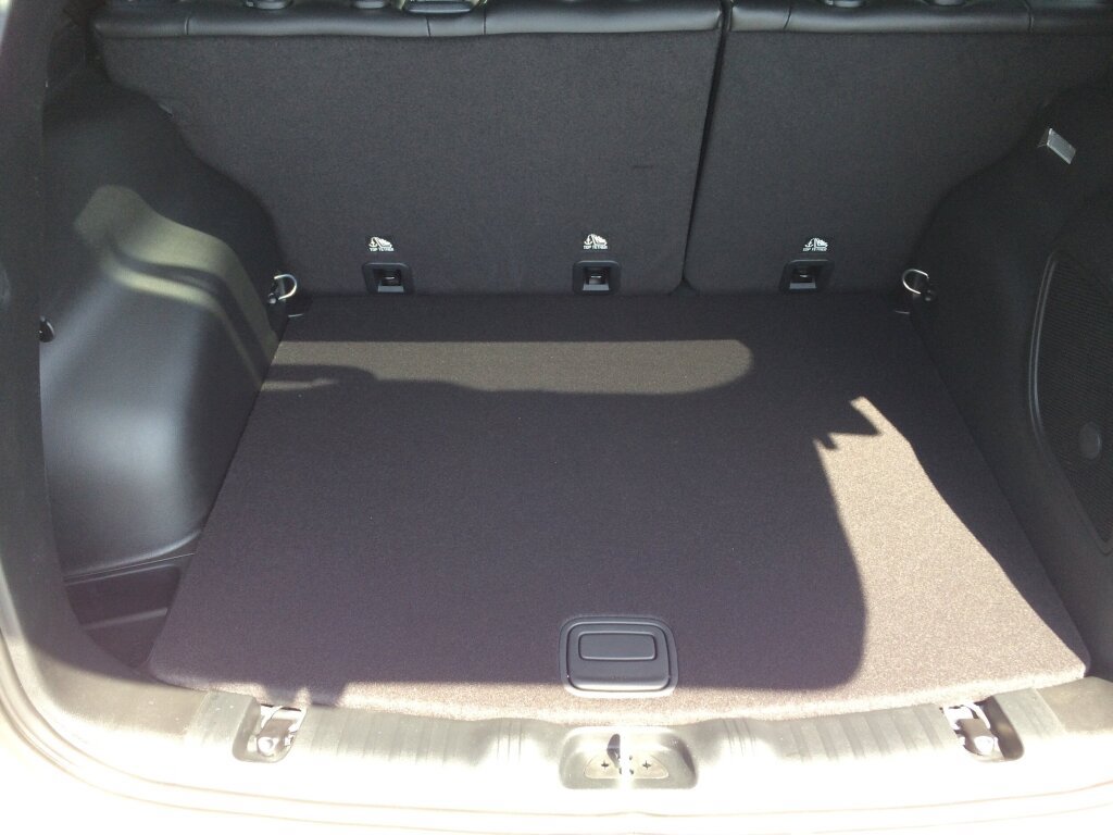 Used 2023 Jeep Compass Latitude w/ Sun and Sound Group AWD/4WD image 15