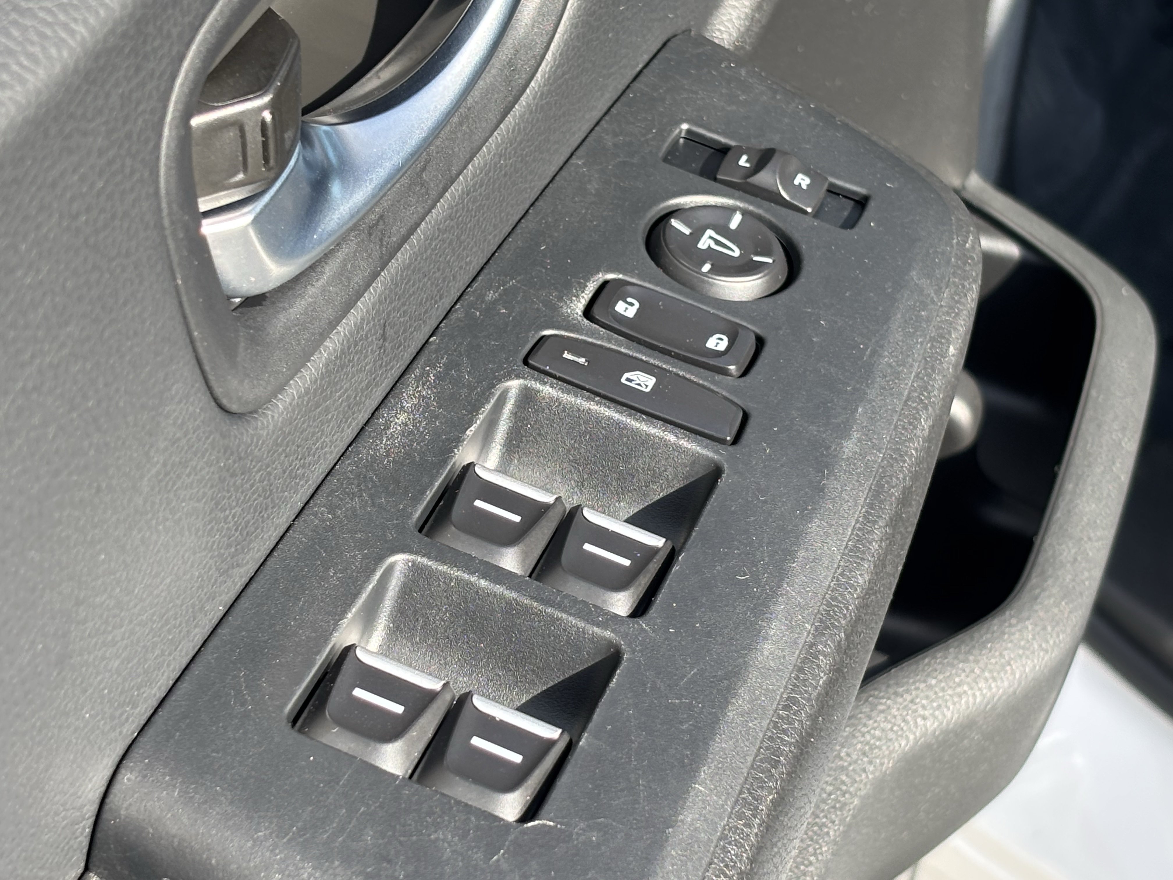 Used 2025 Honda Pilot Sport image 16