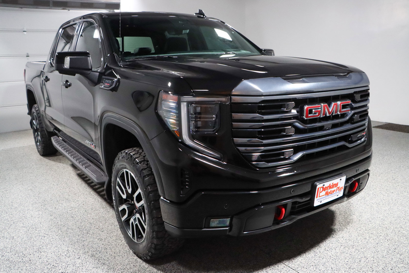 Used 2024 GMC Sierra 1500 AT4 w/ Technology Package image 5