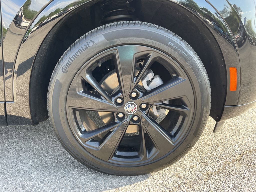 Used 2022 Buick Envision Essence w/ Sport Touring Package image 17