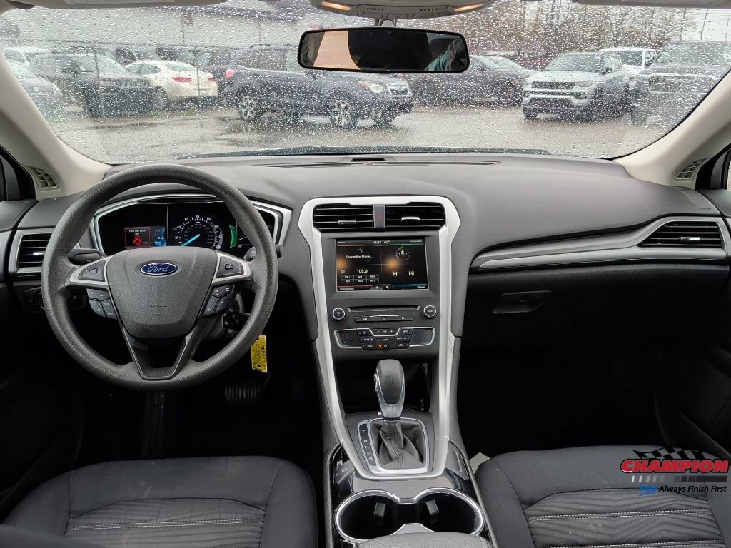 Used 2016 Ford Fusion SE FWD image 18