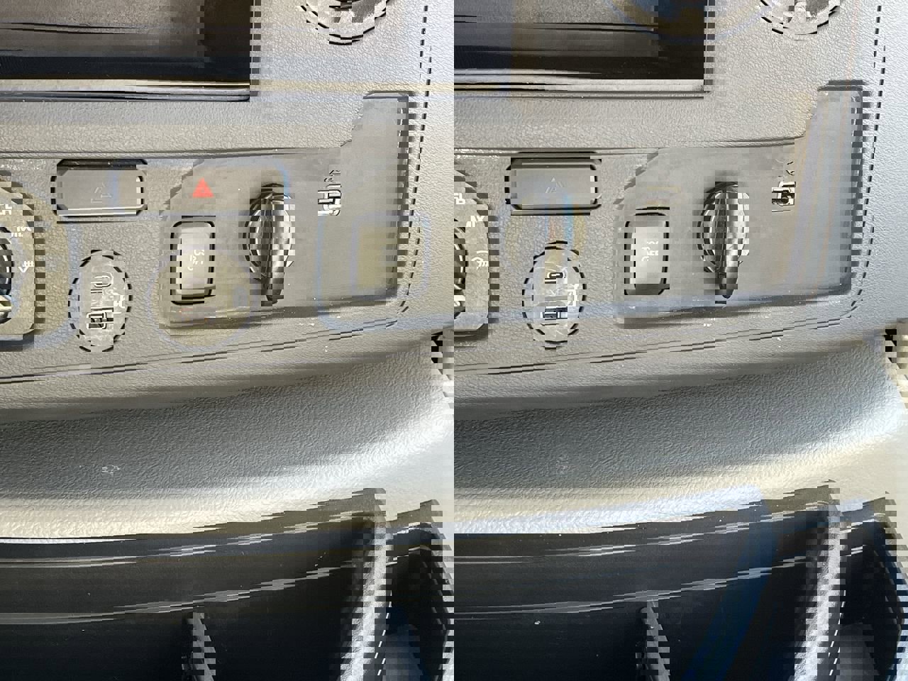 Certified 2024 Ford E-350 and Econoline 350 Super Duty w/ Power Windows & Locks Group image 17