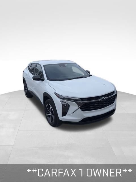 Used 2024 Chevrolet Trax RS w/ Driver Confidence Package image 2